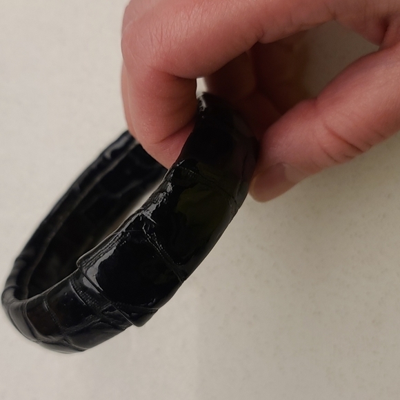 Embossed leather bracelet - Picture 5 of 7